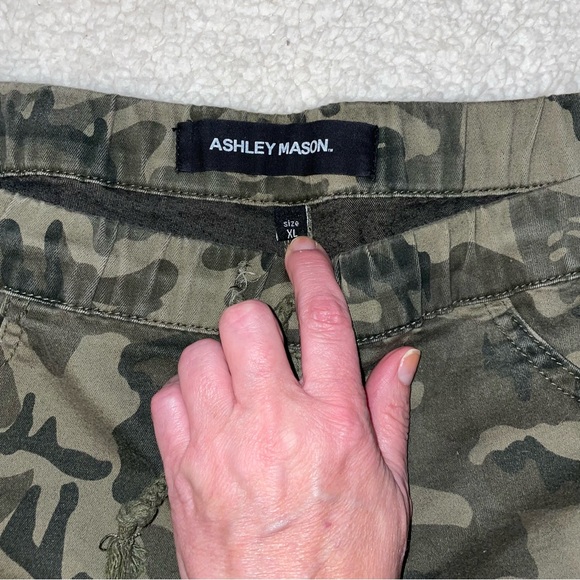Ashley Mason - Women’s (XL) Camouflage Joggers - Picture 5 of 5